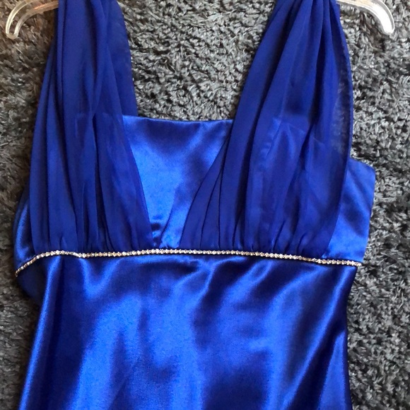 Dress - Picture 1 of 4